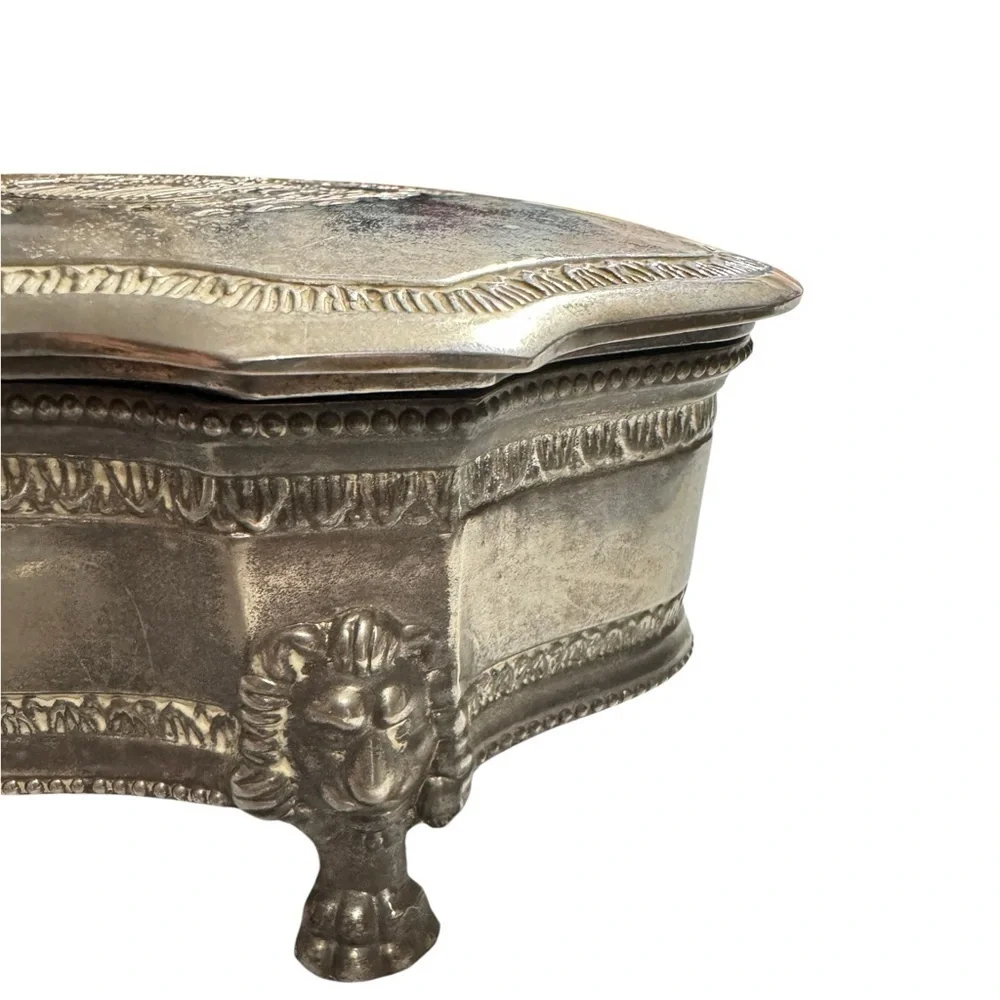 Vintage Lion Crest Jewelry Box w/Lion Claw Feet international Silver Co.